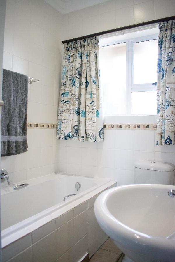 At 4 Umzumbe Beach Apartment, Mangrove Beach Estate Melville  Buitenkant foto